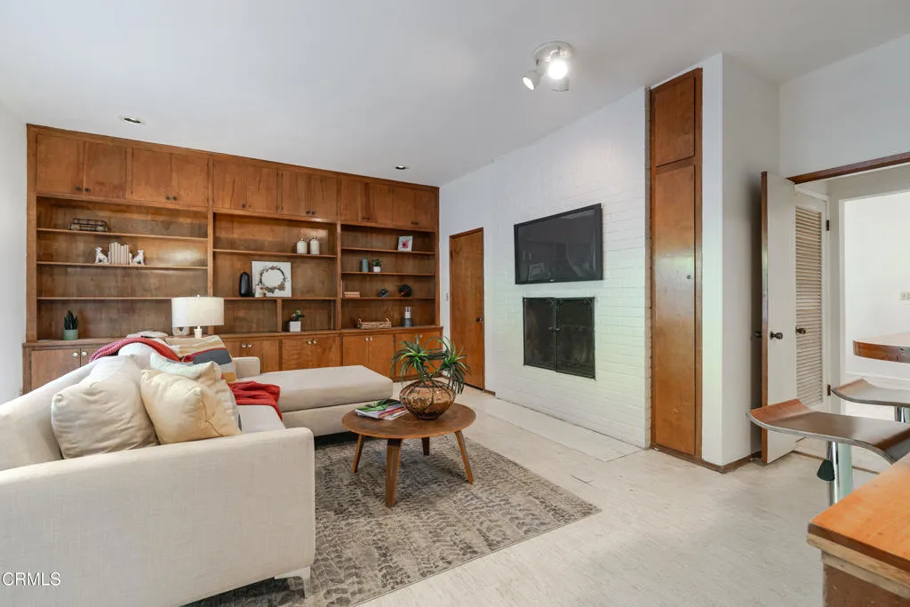 817 E Mountain Street, Glendale, California 91207 home-pic-15